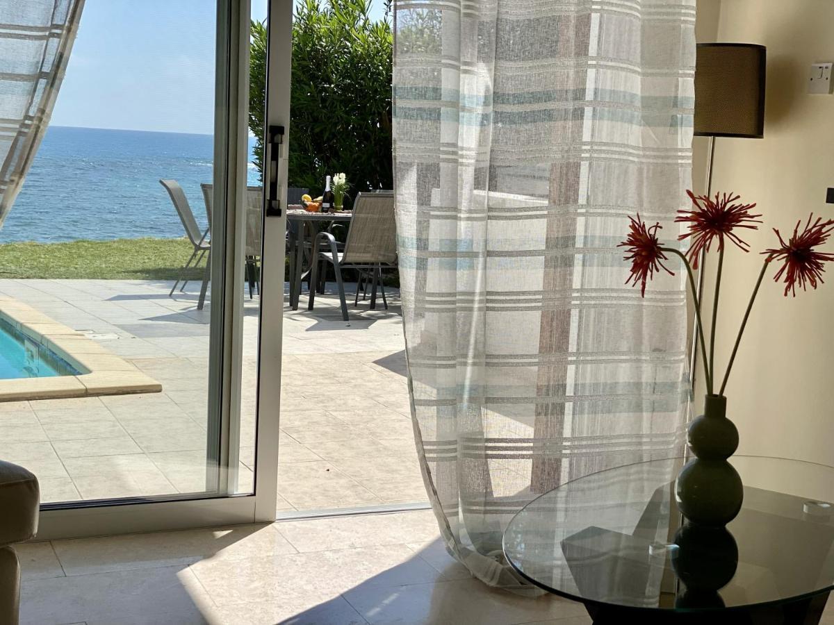 Amazing Front Line Villa In Coral Bay Peyia Esterno foto