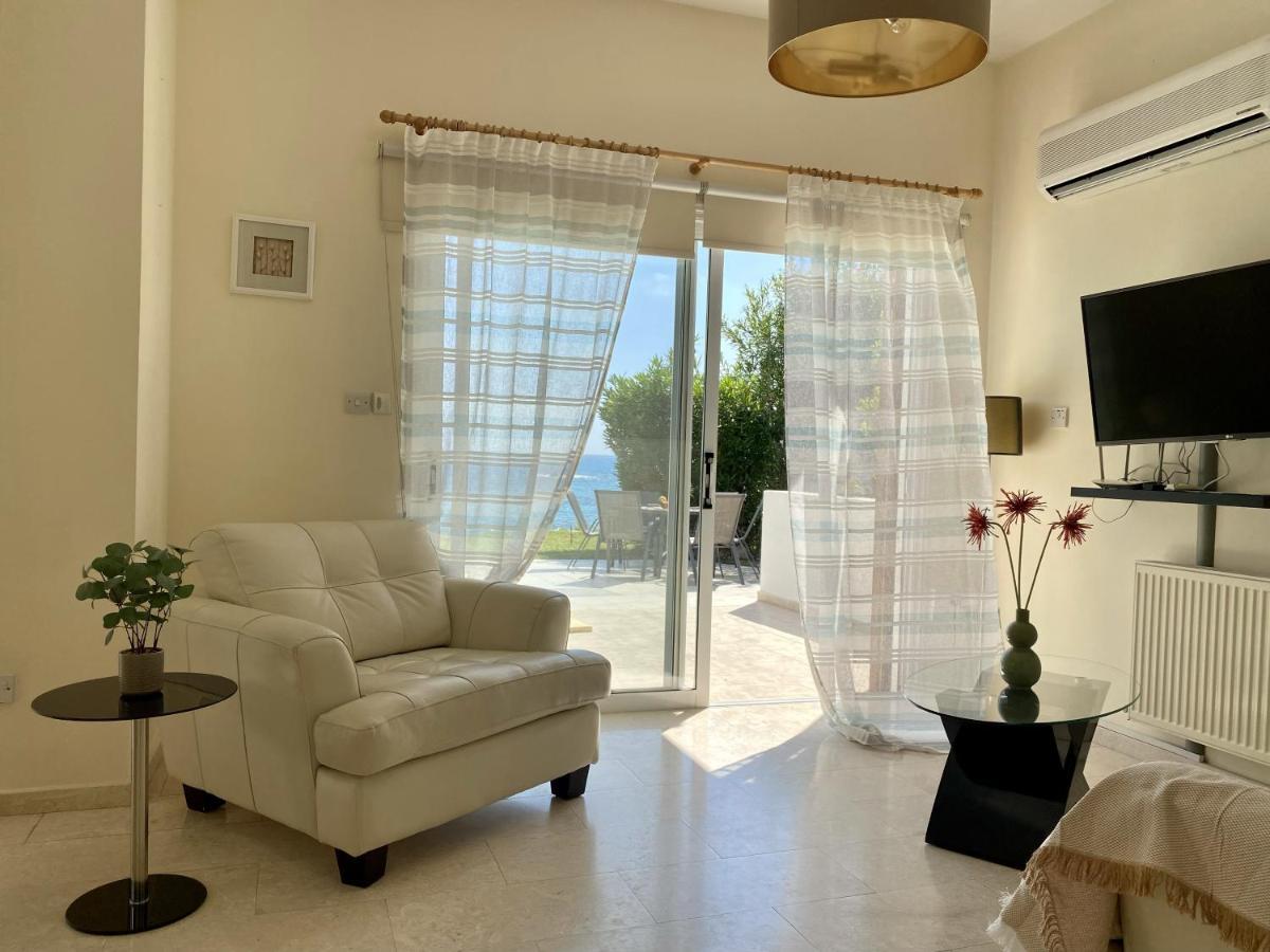 Amazing Front Line Villa In Coral Bay Peyia Esterno foto